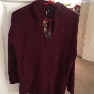 American Eagle women’s hooded sweater!